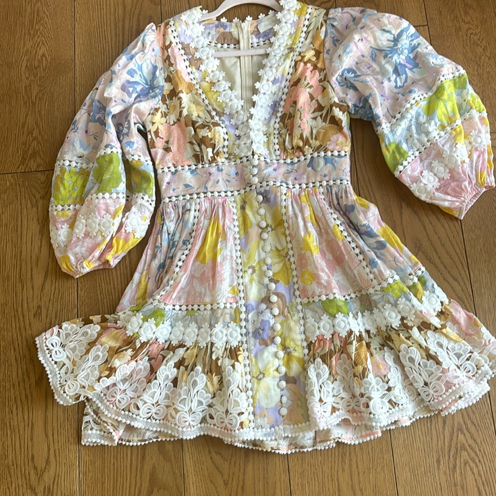Zimmerman pop trimmed mini dress in sz 2. Excellent condition.